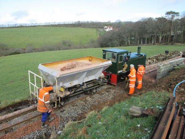 D6652 and the hopper wagon on the running line, 13th February 2014